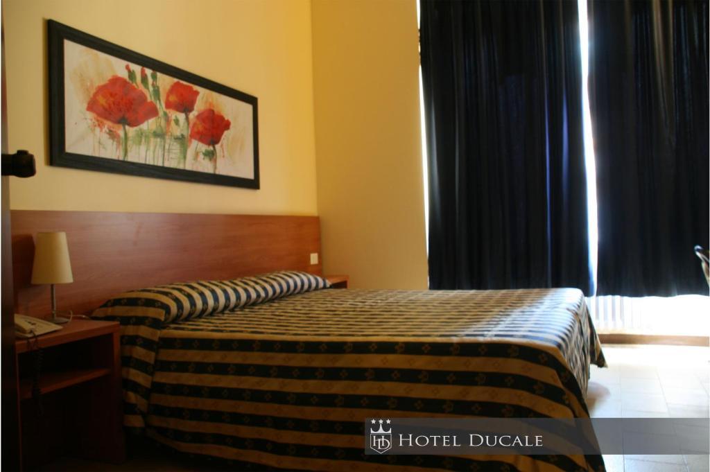 Hotel Ducale Vigevano Habitación foto