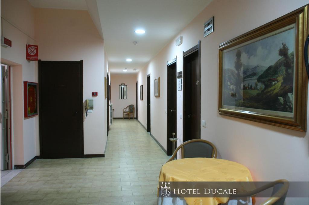 Hotel Ducale Vigevano Habitación foto