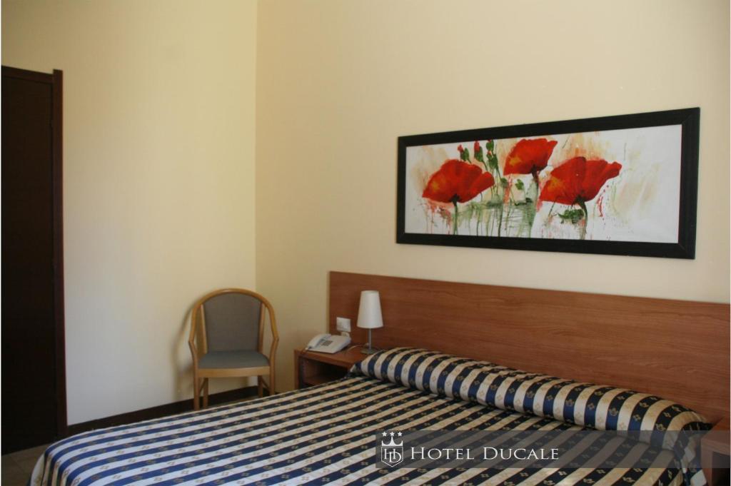 Hotel Ducale Vigevano Habitación foto