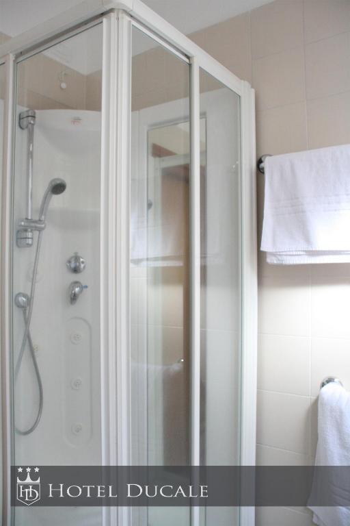 Hotel Ducale Vigevano Habitación foto